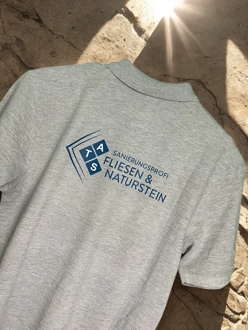 Bedrucktes Firmenpolo Fliesen & Naturstein – Textildruck Printperfect